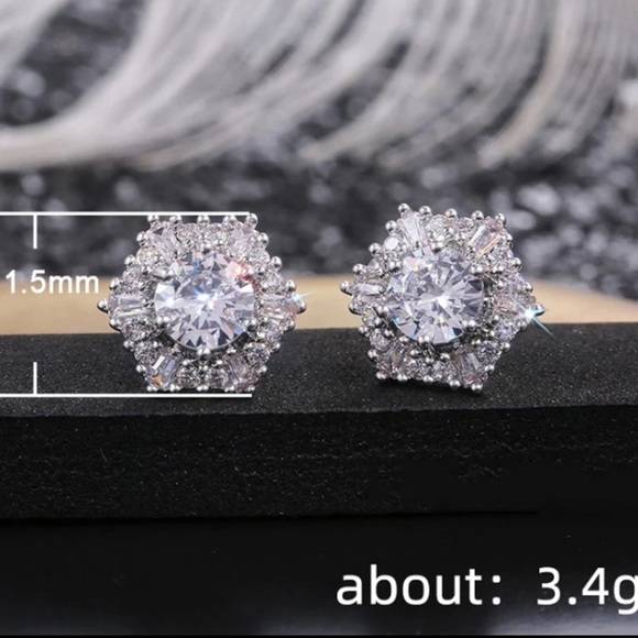 18K white gold plated hexagon earrings - Picture 3 of 3